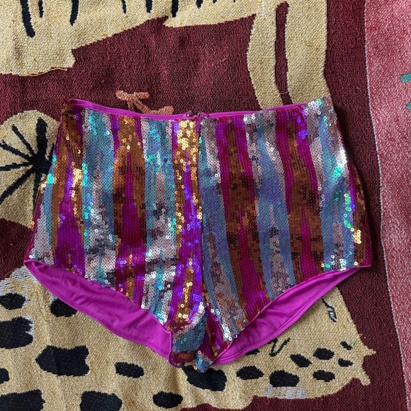 NWT Nasty Gal Sequin Rainbow Hot Pants Size 14 - Picture 2 of 5